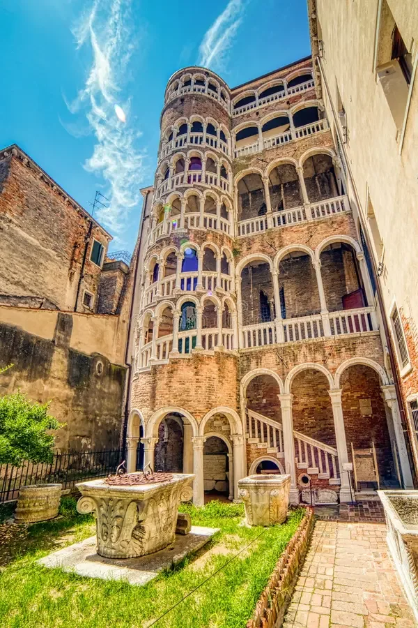 Schodiště Contarini del Bovolo