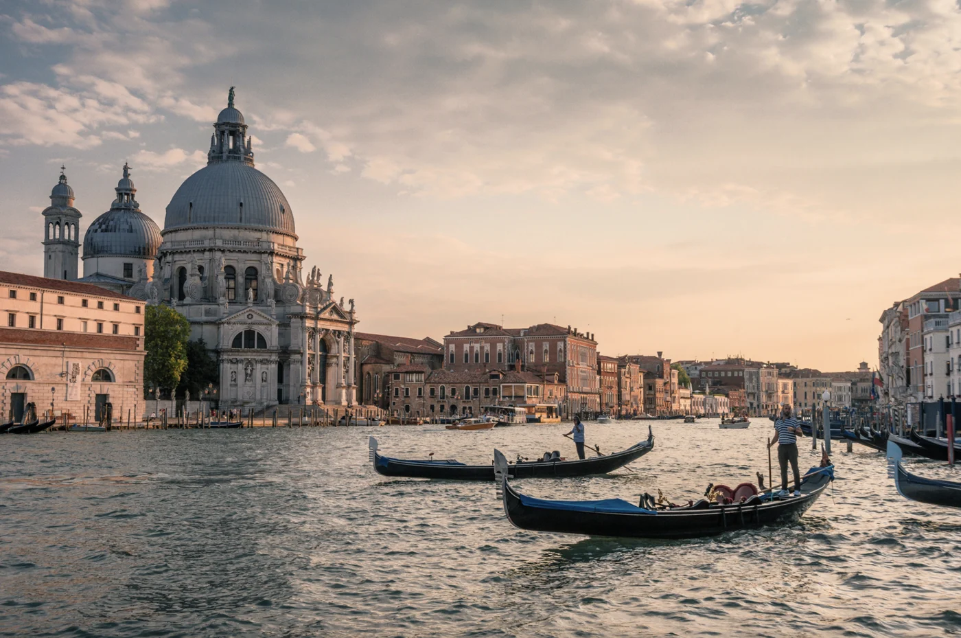 Gondola Benátky: plavba na Canal Grande s výhledem na baziliku Salute