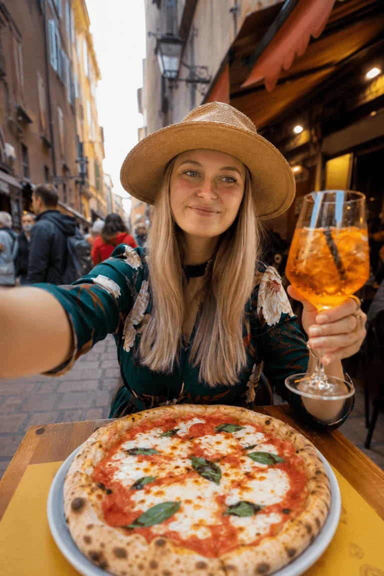 Lucie s pizzou a sklenkou Aperolu v benátské uličce Lucie s pizzou a sklenkou Aperolu v benátské uličce