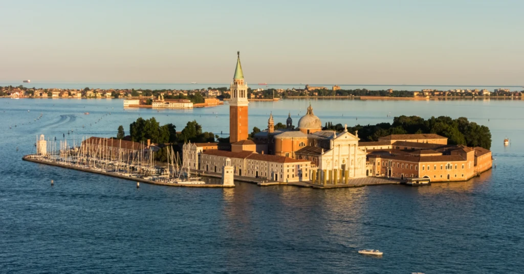 Ostrov San Giorgio Maggiore s kostelem a zvonicí